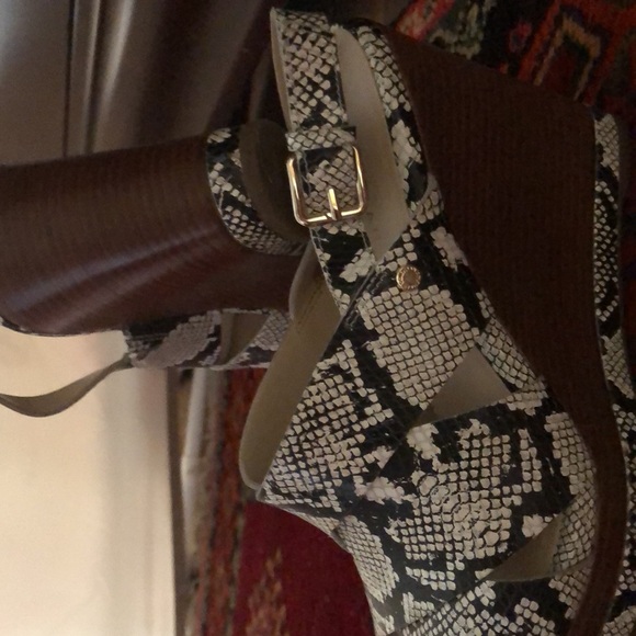 Snake skin platform, sandals - Picture 2 of 3